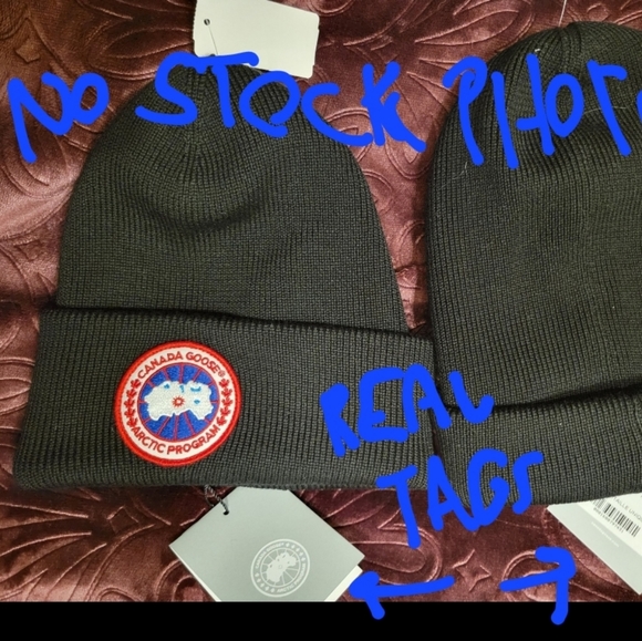 **BUYER BEWARE** Fake/ Counterfeit /Imitation Canada Goose hats & other apparel - Picture 12 of 12